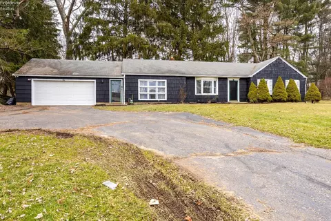 3946 Stow Rd, Stow, OH 44224