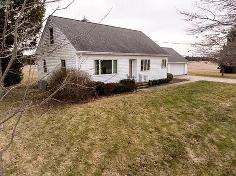 3119 Darr Rd, Fremont, OH 43420
