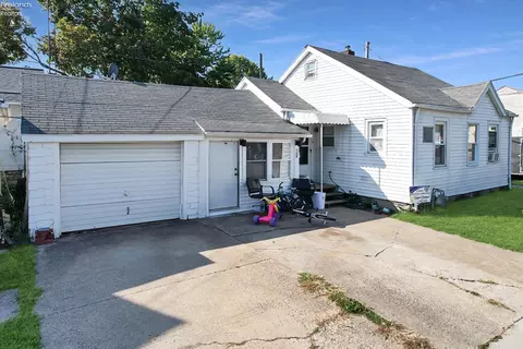 618 Fulton St, Port Clinton, OH 43452