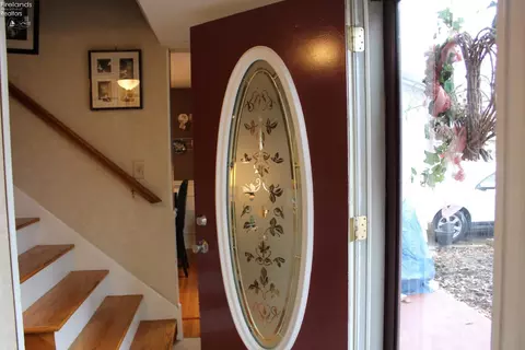Entry Way - 730 Salem, Huron, OH 44839 photo 1 of 4