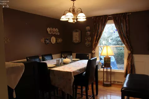 Dining - 730 Salem, Huron, OH 44839 photo 1 of 1