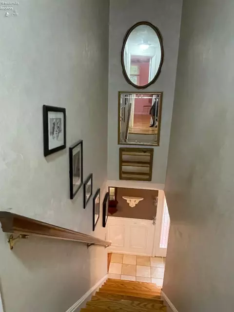 Entry Way - 730 Salem, Huron, OH 44839 photo 3 of 4