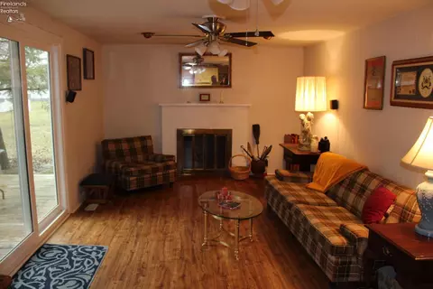 Living - 730 Salem, Huron, OH 44839 photo 1 of 6