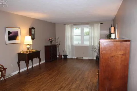 Living - 730 Salem, Huron, OH 44839 photo 4 of 6