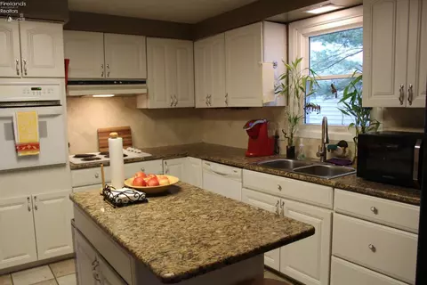 Kitchen - 730 Salem, Huron, OH 44839 photo 2 of 3