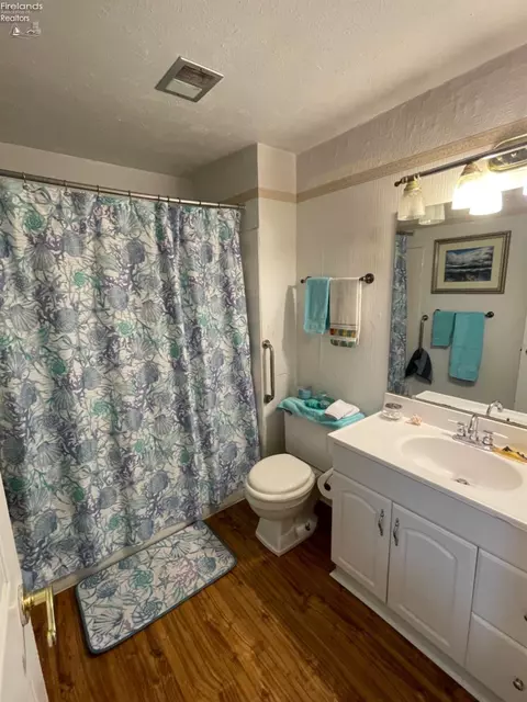 Bath - 730 Salem, Huron, OH 44839 photo 4 of 4
