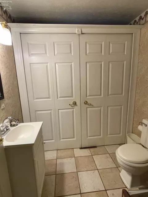 Bath - 730 Salem, Huron, OH 44839 photo 2 of 4
