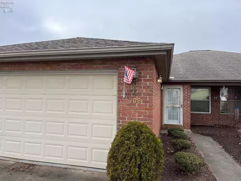 208 Crestwood Dr, Willard, OH 44890