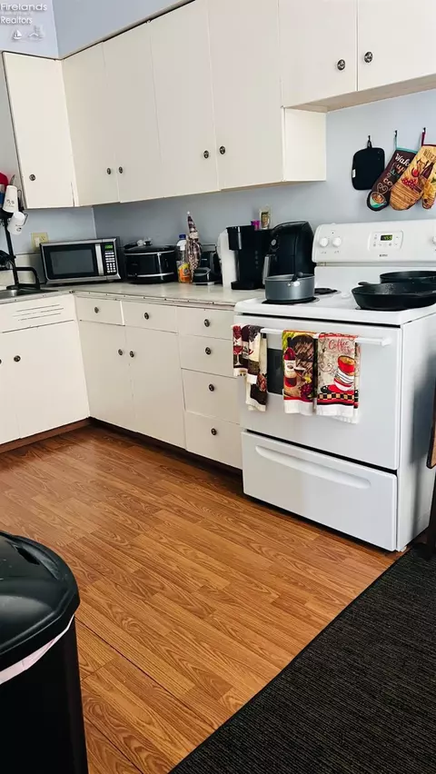Kitchen - 520 E Monroe St, Sandusky, OH 44870 photo 1 of 4