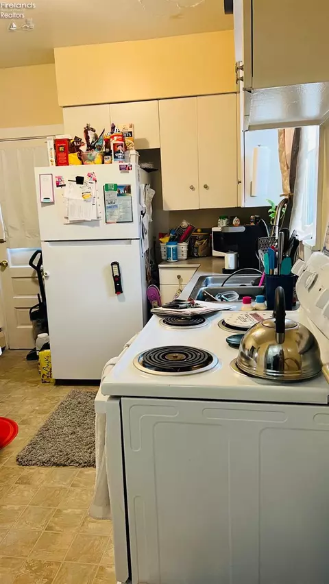 Kitchen - 520 E Monroe St, Sandusky, OH 44870 photo 4 of 4