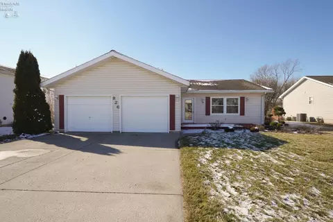 826 Bellaire Dr, Bellevue, OH 44811