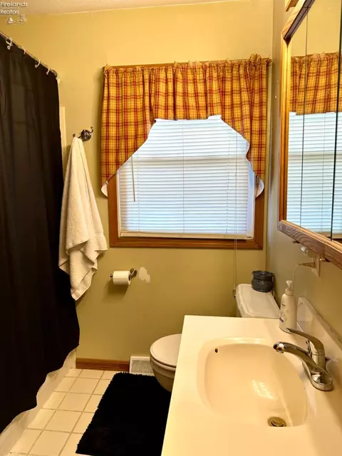 4197 Limerick Rd, Clyde, OH 43410 photo 4