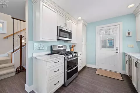 Kitchen - 20 Cincinnati Ave, Huron, OH 44839 photo 2 of 4