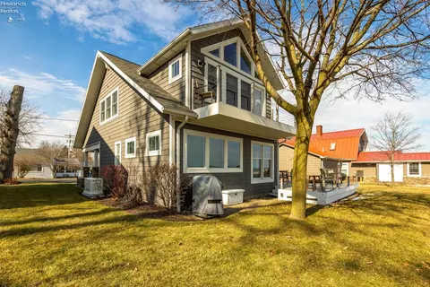 Exterior - 20 Cincinnati Ave, Huron, OH 44839 photo 5 of 8