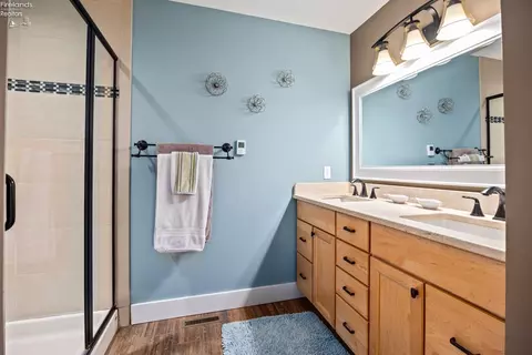 Bath - 20 Cincinnati Ave, Huron, OH 44839 photo 2 of 3