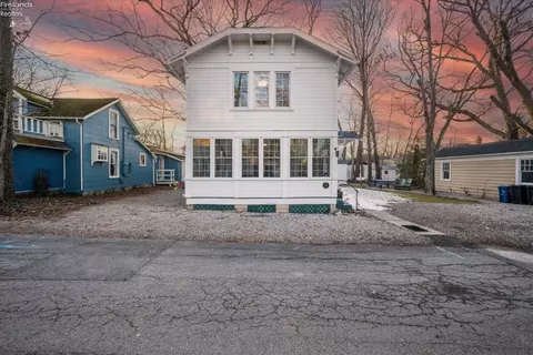 228 Laurel Ave, Lakeside, OH 43440
