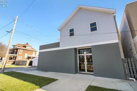 311 Lincoln Dr, Port Clinton, OH 43452