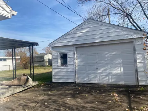 597 Willow Park Rd, Elyria, OH 44035 photo 2