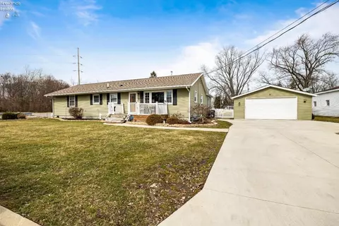 127 Lakeland Dr, Sandusky, OH 44870