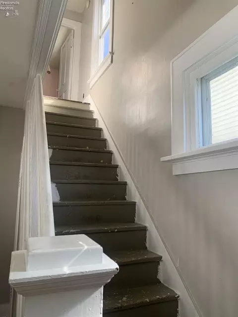 Entry Way - 410 S Myrtle Ave, Willard, OH 44890 photo 1 of 1