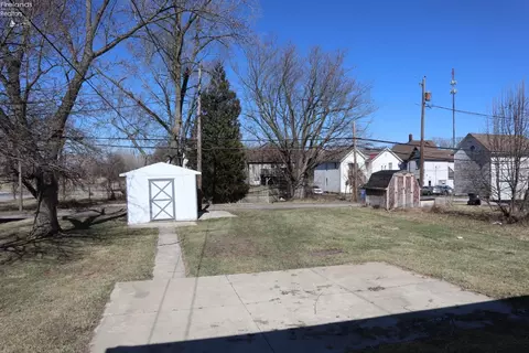 Exterior - 324 W Maple St, Willard, OH 44890 photo 4 of 6