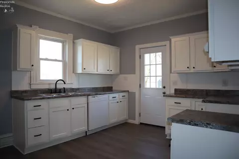 Kitchen - 324 W Maple St, Willard, OH 44890 photo 1 of 2