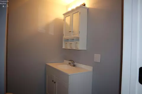 Bath - 324 W Maple St, Willard, OH 44890 photo 2 of 2