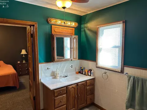 Bath - 271 Ott St, Clyde, OH 43410 photo 3 of 4