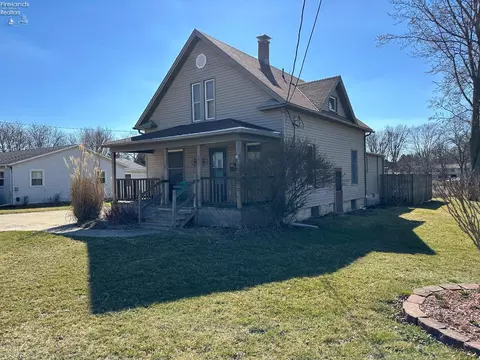 Exterior - 271 Ott St, Clyde, OH 43410 photo 2 of 15