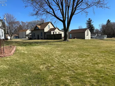 Exterior - 271 Ott St, Clyde, OH 43410 photo 10 of 15