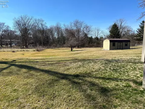 Exterior - 271 Ott St, Clyde, OH 43410 photo 8 of 15