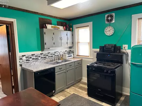 Kitchen - 271 Ott St, Clyde, OH 43410 photo 1 of 1