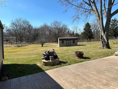 Exterior - 271 Ott St, Clyde, OH 43410 photo 14 of 15