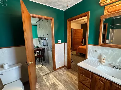 Bath - 271 Ott St, Clyde, OH 43410 photo 1 of 4