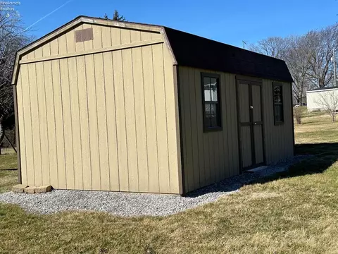 Exterior - 271 Ott St, Clyde, OH 43410 photo 9 of 15