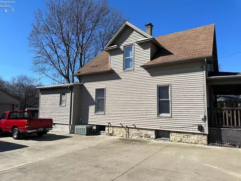 Exterior - 271 Ott St, Clyde, OH 43410 photo 6 of 15