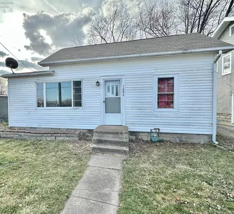 1086 S Gypsum St, Gypsum, OH 43433