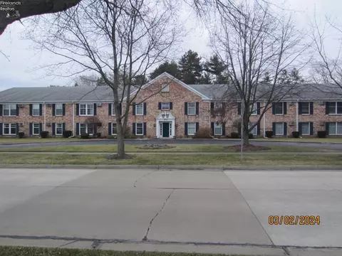 4704 Venice Hts Blvd #215, Sandusky, OH 44870