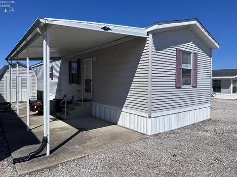 1101 N Bass Ln, Oak Harbor, OH 43449