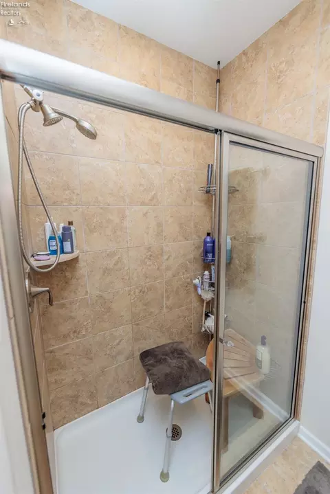 Bath - 4013 Coventry Cir, Huron, OH 44839 photo 4 of 7