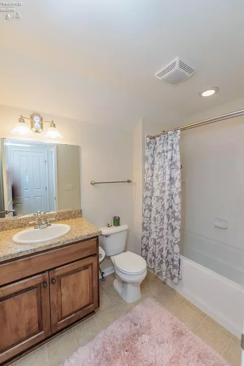 Bath - 4013 Coventry Cir, Huron, OH 44839 photo 6 of 7