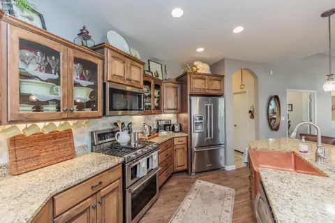Kitchen - 4013 Coventry Cir, Huron, OH 44839 photo 7 of 11
