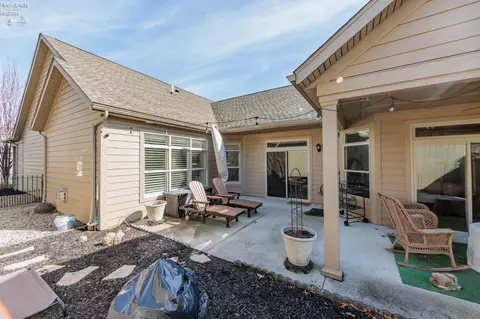 Exterior - 4013 Coventry Cir, Huron, OH 44839 photo 7 of 13