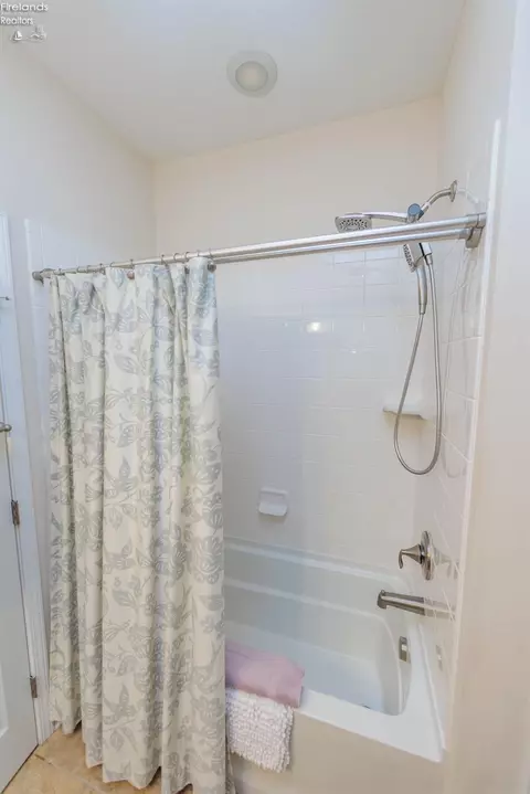 Bath - 4013 Coventry Cir, Huron, OH 44839 photo 2 of 7