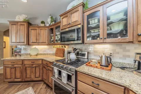 Kitchen - 4013 Coventry Cir, Huron, OH 44839 photo 9 of 11