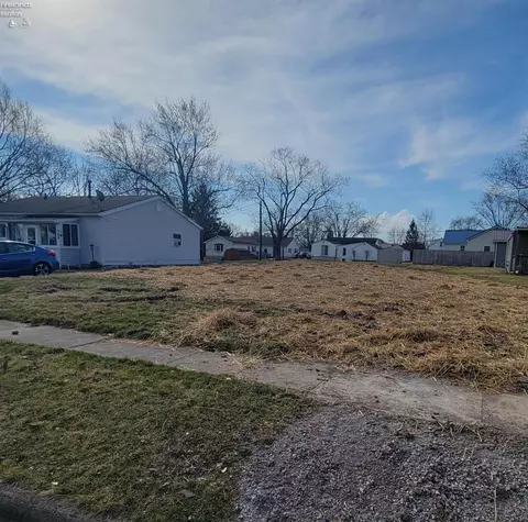 575 W Pearl St, Willard, OH 44890 photo 2