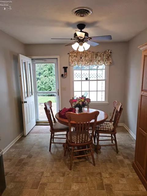 730 Chestnut Ln, Huron, OH 44839 photo 6