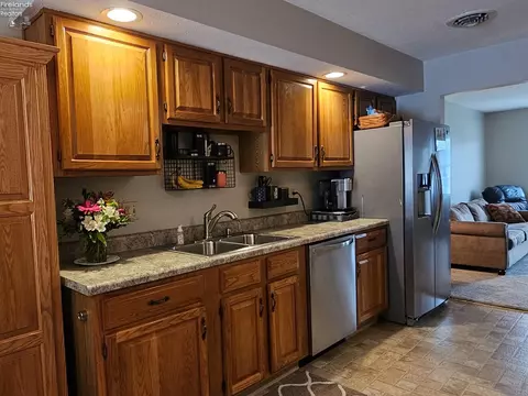 730 Chestnut Ln, Huron, OH 44839 photo 2