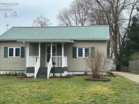 39 Market St, Greenwich, OH 44837