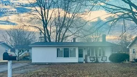 23 Longfellow Dr, Tiffin, OH 44883